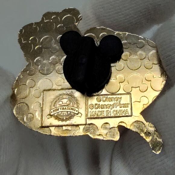 Disney Pixar Incredibles Enamel Pin Dash - Picture 5 of 7